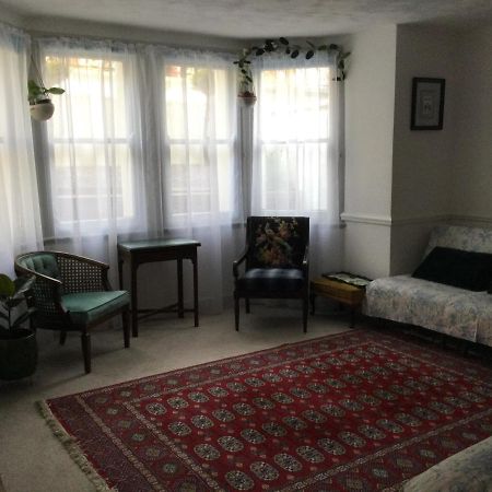 Garden Flat 1 Bed and Breakfast Λαντούντνο Εξωτερικό φωτογραφία