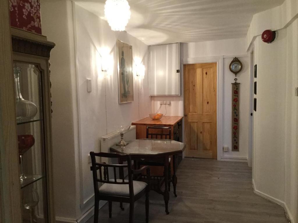 Garden Flat 1 Bed and Breakfast Λαντούντνο Εξωτερικό φωτογραφία