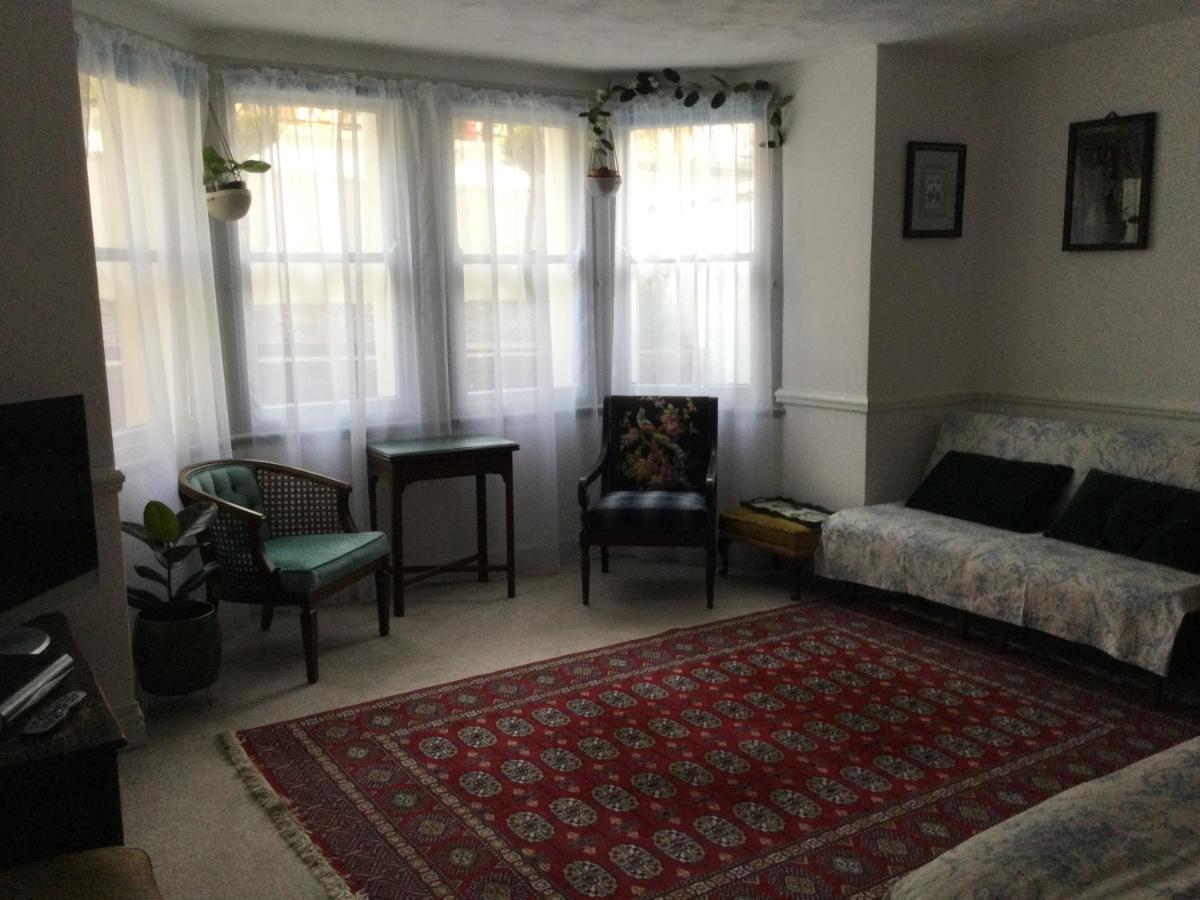Garden Flat 1 Bed and Breakfast Λαντούντνο Εξωτερικό φωτογραφία