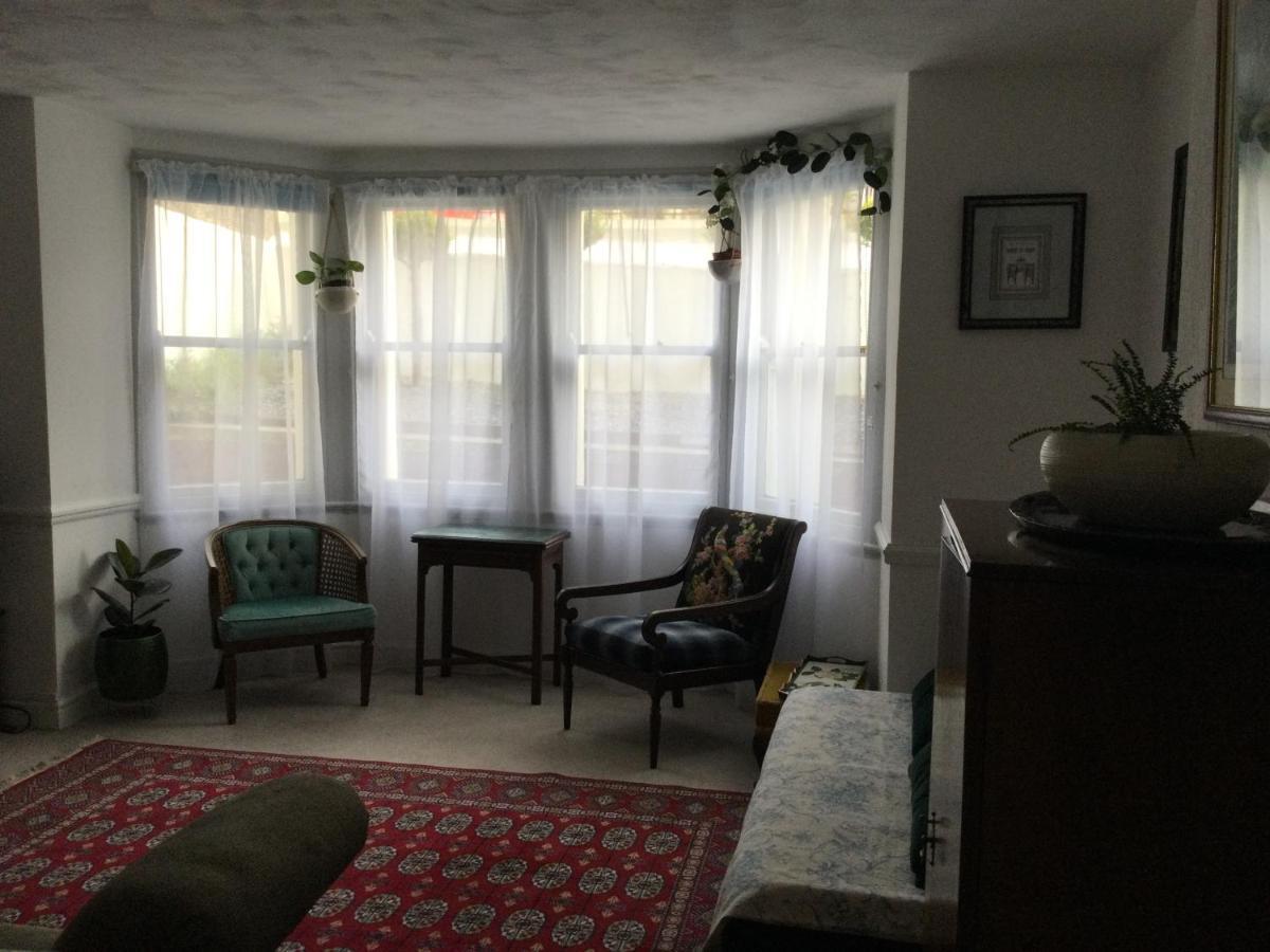 Garden Flat 1 Bed and Breakfast Λαντούντνο Εξωτερικό φωτογραφία